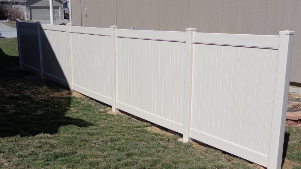 6' Vinyl Privacy Fence: Featured Product - American Fence Rental Company